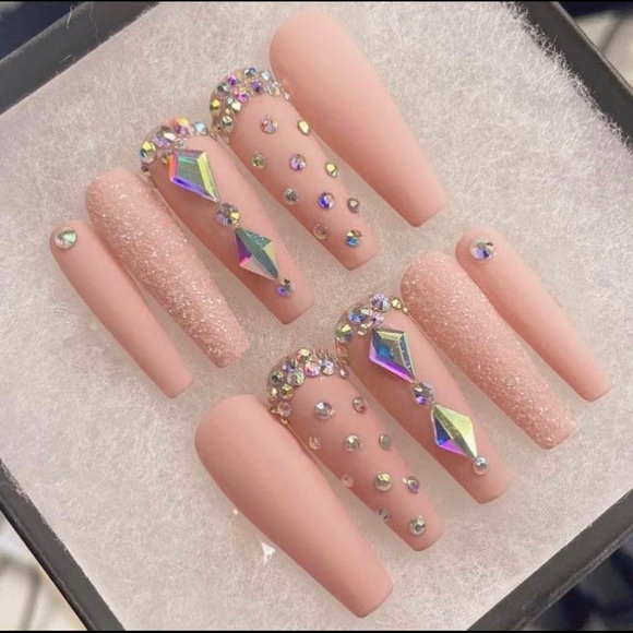 Meet your Posher, LeAnn - Picture 3 of 7